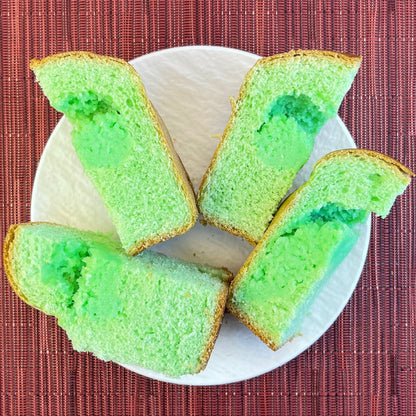 PANDAN MILK BREAD W/COCONUT