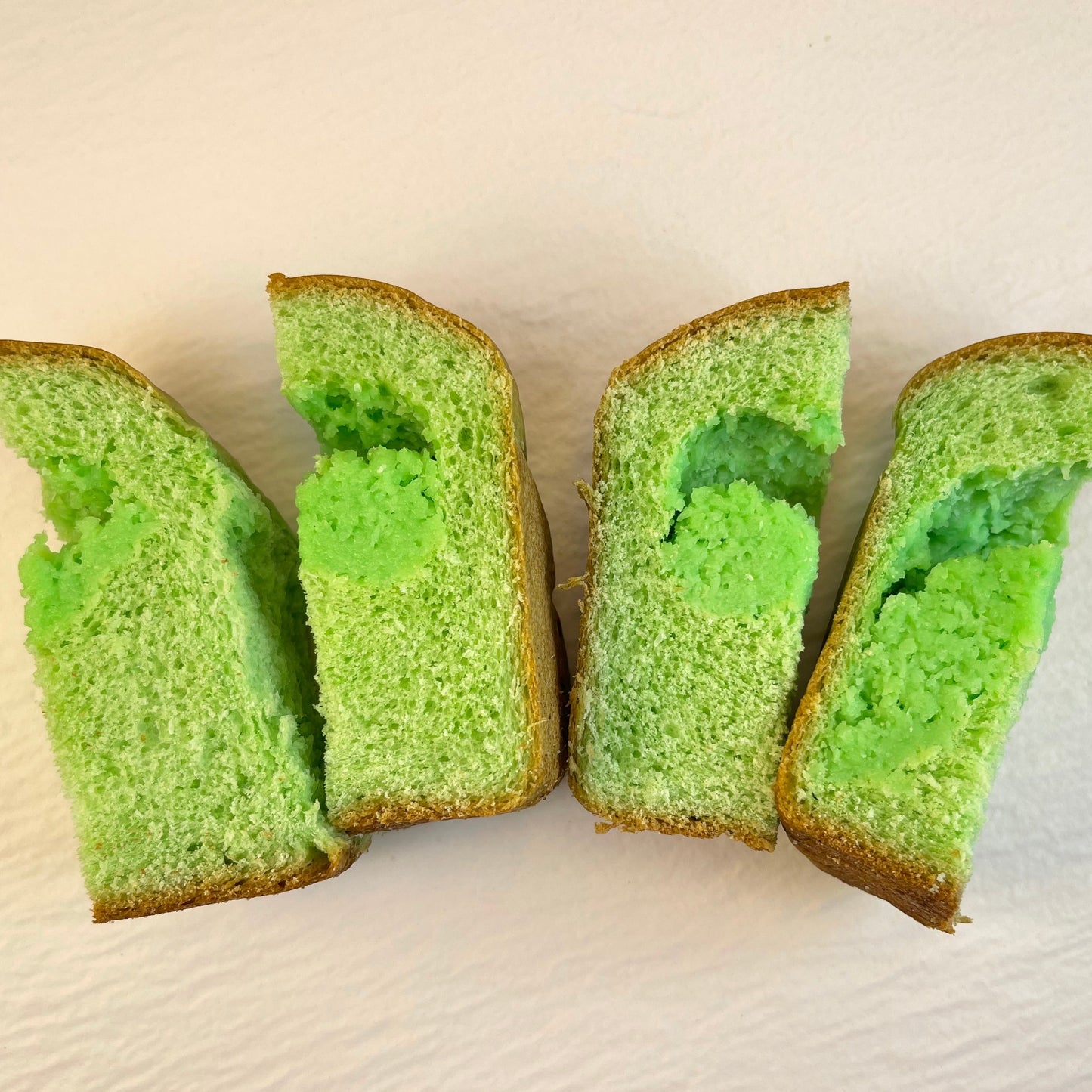 PANDAN MILK BREAD W/COCONUT