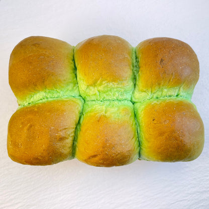 PANDAN MILK BREAD W/COCONUT