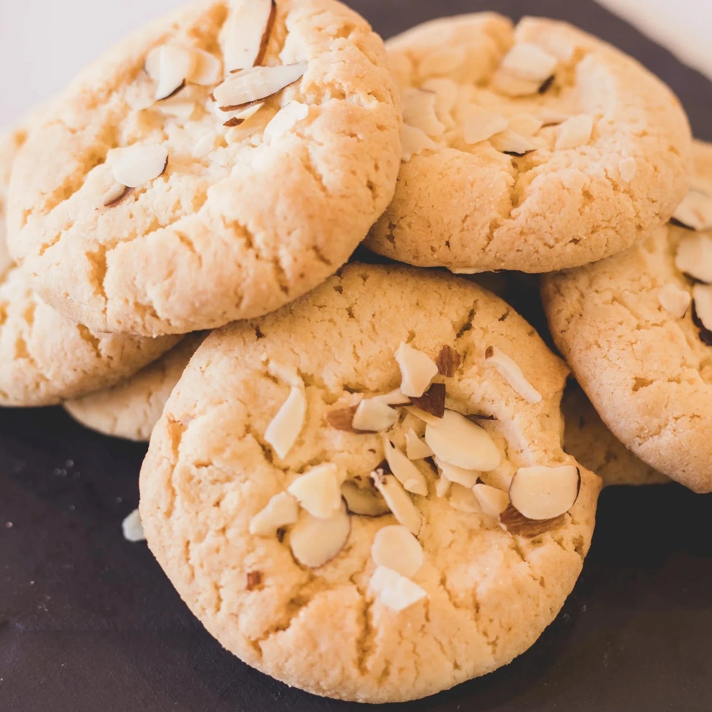 ALMOND CRUMB COOKIE